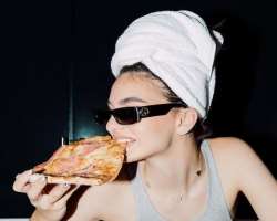 She loves to eat pizza and can't resist herself after seeing it.